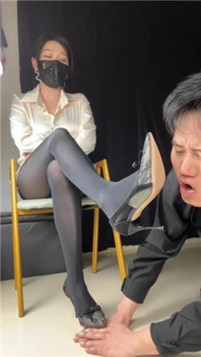 【甜心教主】油亮黑丝除臭-舔浓痰 艾彩调教库 第6张