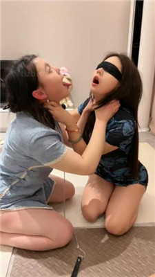【橙宝】双母畜-奴下奴- 骑马/玉臀裸足底/白棉袜【上】 艾彩调教库 第21张
