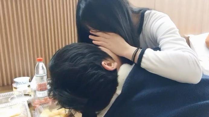 【三三】皮鞋及膝袜踩虐/沉浸式恋足舔【完整版】 艾彩调教库 第7张