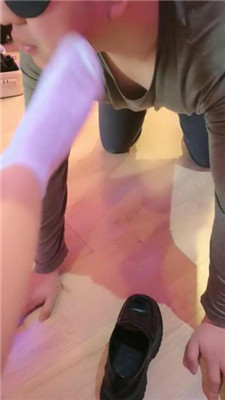 【蓝蓝大S】狗舌清理皮鞋脏棉袜 艾彩调教库 第11张