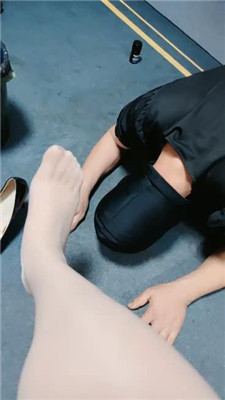 【东营天香百合】内裤套头/吃口水/跪舔高跟肉丝/喂食 艾彩调教库 第18张