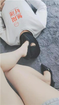 【灵竹】高跟裸足碾压踩/恋足舔 艾彩调教库 第2张