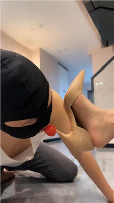 【辣姐】磕头求虐/转胯狗爬/丝袜脚诱惑/高跟踩乳 艾彩调教库 第16张