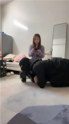 【珈瑶】闻白袜臭鞋/掐乳/清理长靴 艾彩调教库 第11张