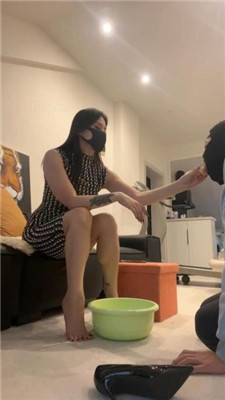 【黛帝】伺候大学生S-按头赏赐洗脚水/训练狗舌 艾彩调教库 第15张