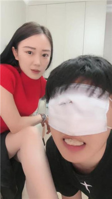 【三娘】挑战身体极限-口水/全踩/深喉插吐/跪舔呕吐物/磕头求饶 艾彩调教库 第6张