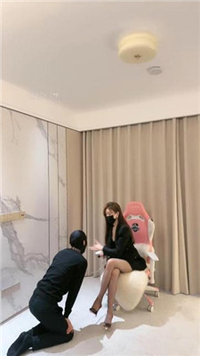 【美美子】女白领黑丝高跟诱惑同事当狗伺候 艾彩调教库 第2张
