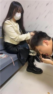 【草莓s】双S-清理长靴脏鞋底/骑马转胯/喝圣水混合物 艾彩调教库 第5张