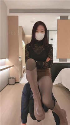 【晓雅】长靴女神-人肉坐垫/碾压踩/数据线抽/夹手指 艾彩调教库 第4张