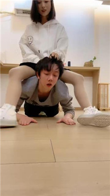 【海绵大大】骑马转胯/高帮帆布鞋踩踏/清理脏鞋/揪耳朵-HD绳艺资源网