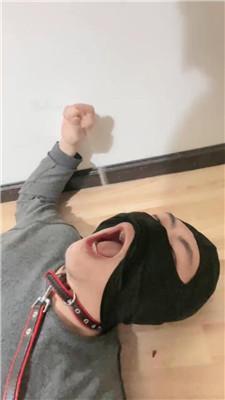 【黑泽兮】棋盘格黑棉袜踩虐绿帽 艾彩调教库 第8张