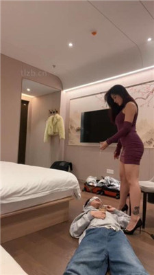 【黛帝】大学生放学马上下跪伺候 艾彩调教库 第10张