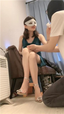 【DSisley】车模S-高跟凉鞋美腿诱惑狗 艾彩调教库 第2张
