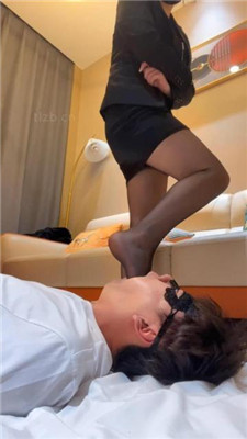 【甜心教主】超强黑丝深喉/高跟虐乳/疯狂吸香水 艾彩调教库 第8张