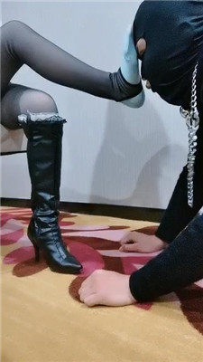 【三寸金脚】高跟长靴碾压踩/跪舔臭脚 艾彩调教库 第8张