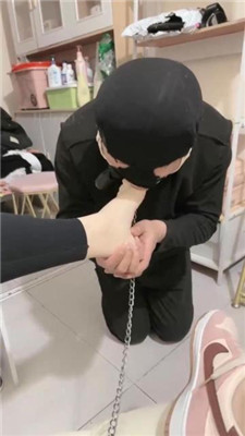 【小月牙】纹身女S-滴蜡/运动鞋踩虐/鞭打/脚喂食 艾彩调教库 第11张
