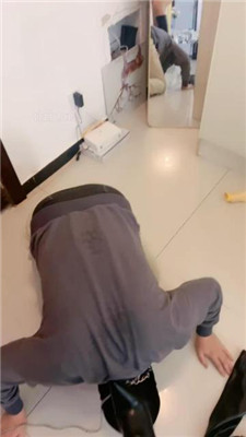 【伊兮】闻鞋舔脚深喉骑马/提档吃卫生纸 艾彩调教库 第17张