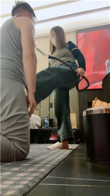 【小林小s】嘴叼白袜/清理运动鞋白袜/骑马转胯/掐乳 艾彩调教库 第3张