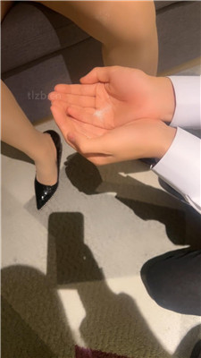 【喵主】口水吐脸/高跟肉丝舔/鞋跟插嘴 艾彩调教库 第13张