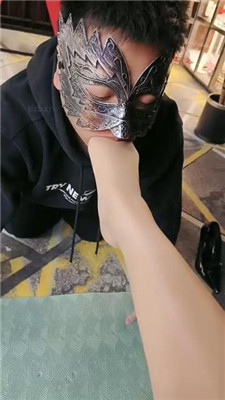【咩祖】超高跟肉丝玩虐/骑马/喂口水/插嘴脚捂脸 艾彩调教库 第11张