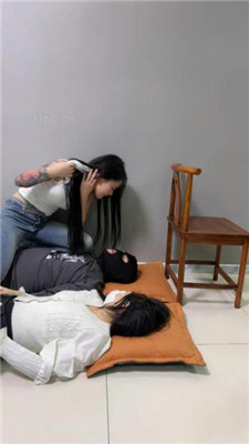 【精神小妹】超暴力双学生S-霸凌情侣奴/奴下奴 艾彩调教库 第26张