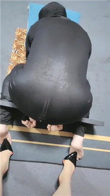【东营天香百合】肉丝脚踩/枷锁囚禁/虐乳 艾彩调教库 第2张