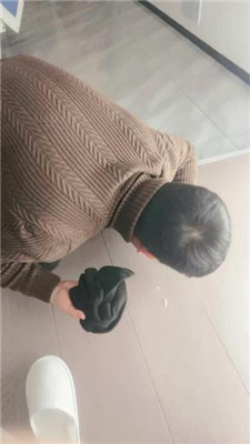 【子衿】揪耳朵/裸足踩伺候起床/叼黑袜/赏赐晨尿 艾彩调教库 第9张