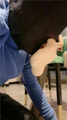 【冷御大大】吐口水/长靴踩/抽耳光/闻鞋窝/人肉坐垫/重口喂食 艾彩调教库 第12张