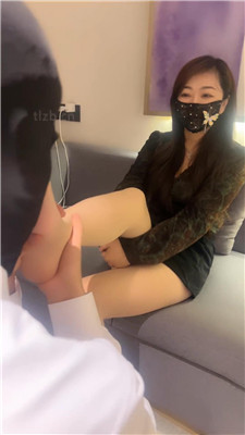 【喵主】口水吐脸/高跟肉丝舔/鞋跟插嘴 艾彩调教库 第6张