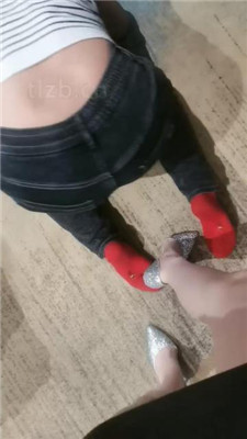 【灵魂晴S】跪舔高跟裸足恋足调 艾彩调教库 第11张
