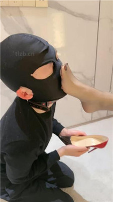【美美子】女白领黑丝高跟诱惑同事当狗伺候 艾彩调教库 第12张