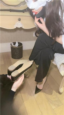 【妆主大大】绿帽老公伺候妻主就寝 艾彩调教库 第24张