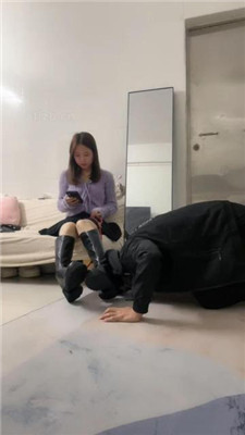【珈瑶】闻白袜臭鞋/掐乳/清理长靴 艾彩调教库 第2张