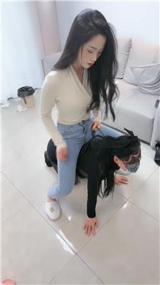 【晚晚】开发女慕-胯下羞辱/骑马遛狗/啃舔脚 艾彩调教库 第14张