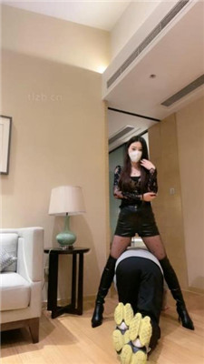【仙女殿下】长靴/高跟/运动鞋助跑踢裆-踩踏钻胯 艾彩调教库 第3张