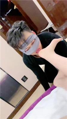 【玥樾】白丝诱惑调-戴狗牌/坐狗背/恋足跪舔 艾彩调教库 第19张