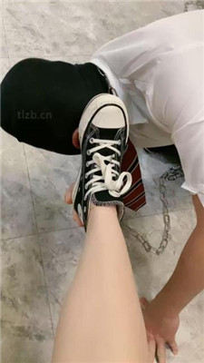 【小软】变装奴-跪舔高帮帆布鞋/清理多双鞋子/吐口水舔船袜 艾彩调教库 第3张
