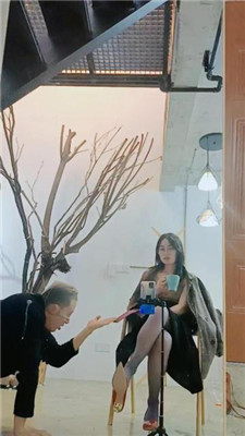 【绯闻王妃】圈养狗犬化爬行/打手心/重口强制喂食 艾彩调教库 第18张