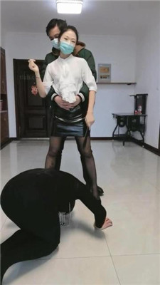 【凌儿女神】绿帽老公伺候情侣主 艾彩调教库 第10张