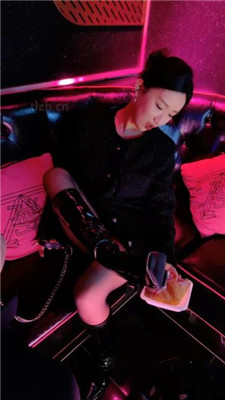 【潘妮女王】KTV-开发送酒服务生做狗 艾彩调教库 第7张