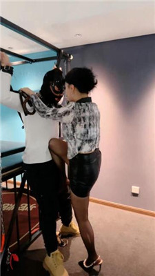 【潘妮女王】车模S-黑丝高跟诱惑-圈养狗笼 艾彩调教库 第18张