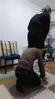【平凡】骑马鞭打/跪舔黑丝高跟/清理脚趾/关狗笼 艾彩调教库 第7张