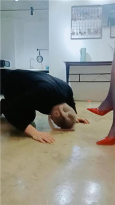 【绯闻王妃】圈养狗犬化爬行/打手心/重口强制喂食 艾彩调教库 第14张