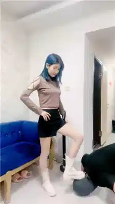【兔兔大人】跪舔白短靴/转胯骑马/提档/全体重跳踩-HD绳艺资源网