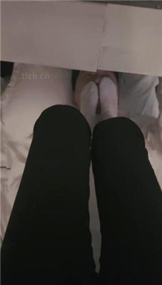 【娜娜米】桌底无意识踩下贱狗-HD绳艺资源网