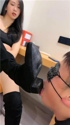 【爱丽丝】双S-踩踏/黑丝美腿恋足舔/舔腋下 艾彩调教库 第3张