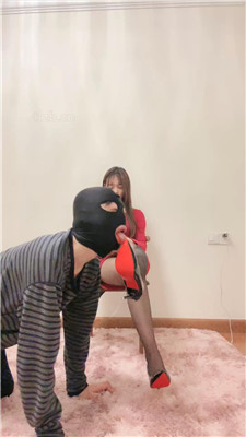 【静静香】幼师S-黑丝高跟踩虐 艾彩调教库 第3张
