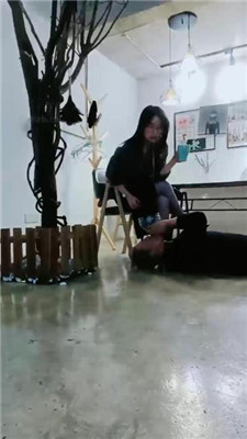 【绯闻王妃】圈养狗犬化爬行/打手心/重口强制喂食 艾彩调教库 第8张