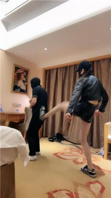 【美娜格格】生气暴打暴踹犯错家奴【完整版】-HD绳艺资源网