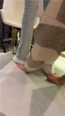 【酒鸽】小白鞋白袜踩虐/骑马转胯/踩狗舌/吃袜子【完整版】 艾彩调教库 第12张